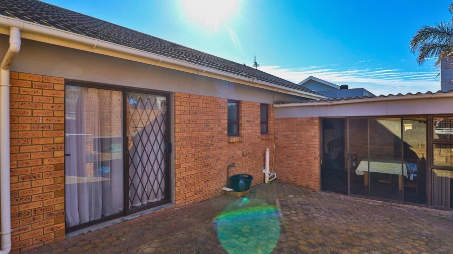 3 Bedroom Property for Sale in Heiderand Western Cape